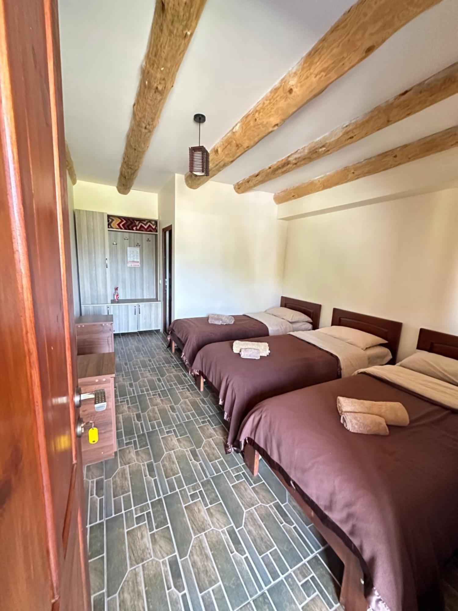Guesthouse Lasharai Omalo Ngoại thất bức ảnh