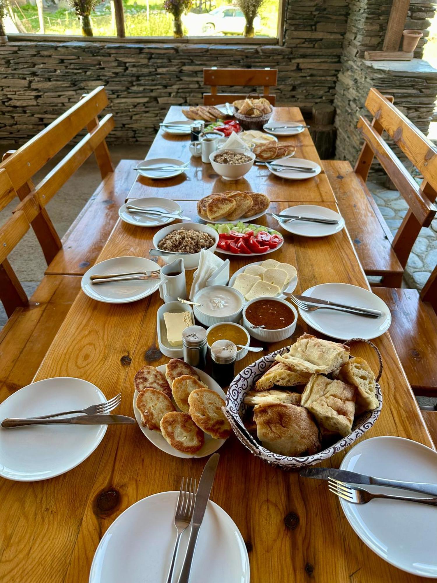 Guesthouse Lasharai Omalo Ngoại thất bức ảnh
